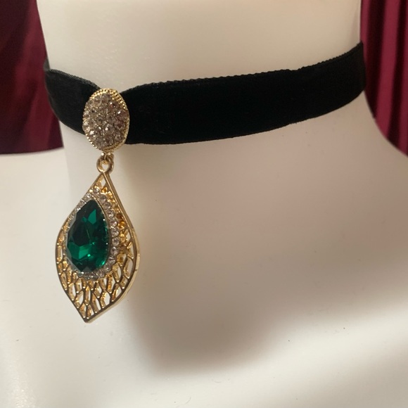 Black velveteen choker with pendant - Picture 1 of 2